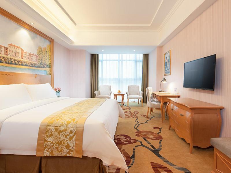 Vienna Hotel Nanxiong Extérieur photo