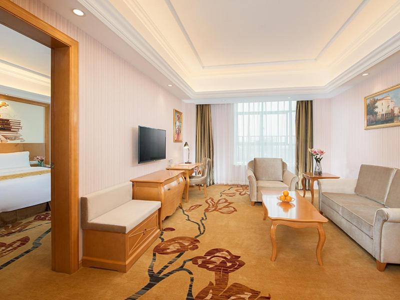 Vienna Hotel Nanxiong Extérieur photo